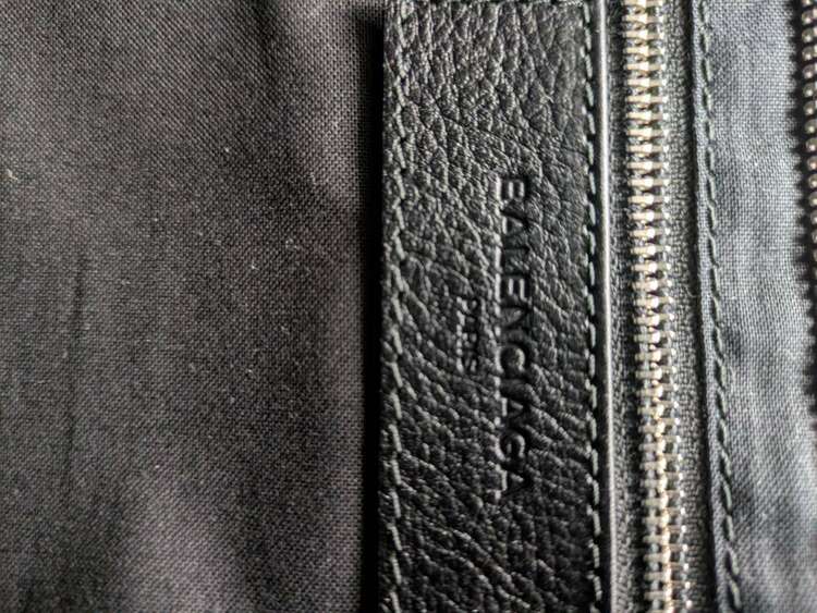 バレンシアガ  （ブランドバッグ）の商品画像 - 査定依頼日：2024年12月29日 - 最高査定価格：24,000円