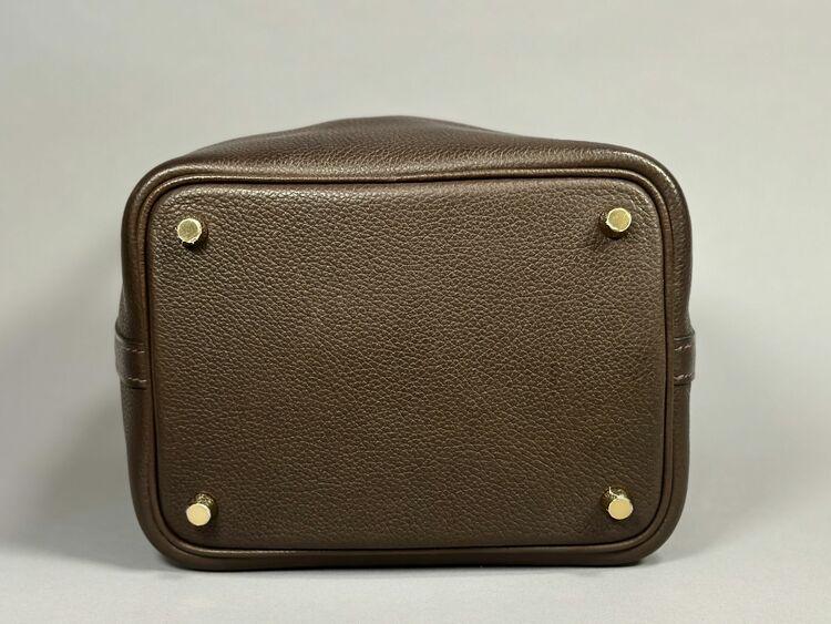 ロックPM、エトゥープxゴールド金具、 トリヨンクレマンス、WBY004AN （ブランドバッグ）の商品画像 - 査定依頼日：2025年6月30日 - 最高査定価格：550,000円