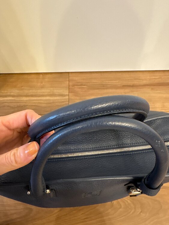 ロエベレザーバッグ（ブランドバッグ）の商品画像 - 査定依頼日：2025年4月16日 - 最高査定価格：90,000円