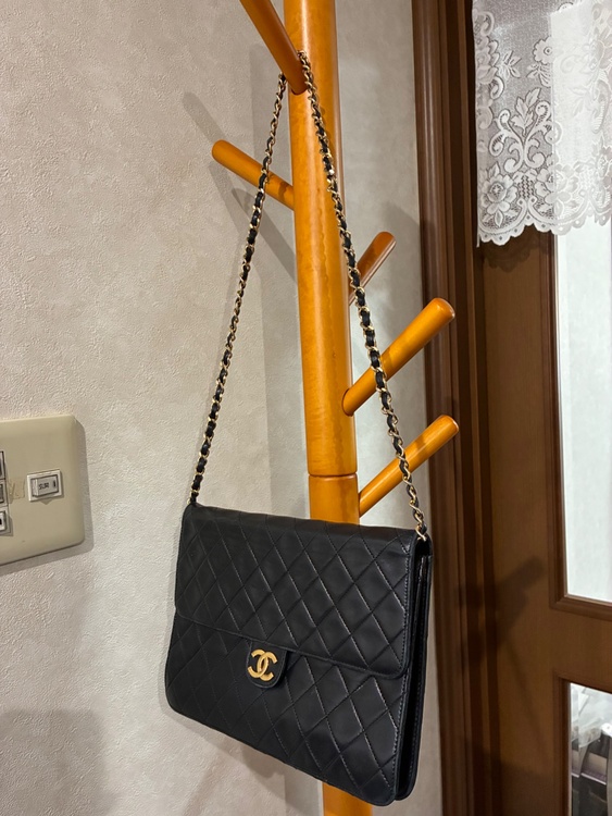 1985年香港ペニンシュラホテル内のCHANEL店で購入しました。その後数回しか使用していません（ブランドバッグ）の商品画像 - 査定依頼日：2026年10月9日 - 最高査定価格：250,000円