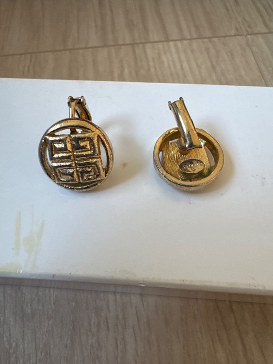 ジバンシィ  （ブランドバッグ）の商品画像 - 査定依頼日：2025年9月9日 - 最高査定価格：4,000円