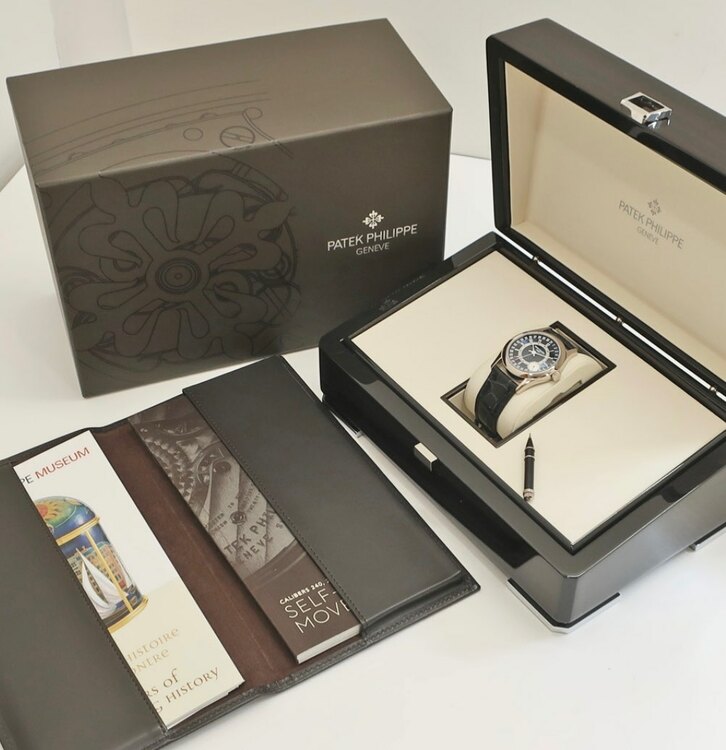パテックフィリップ カラトラバ 6000G-01（高級時計）の商品画像 - 査定依頼日：2025年4月9日 - 最高査定価格：2,600,000円