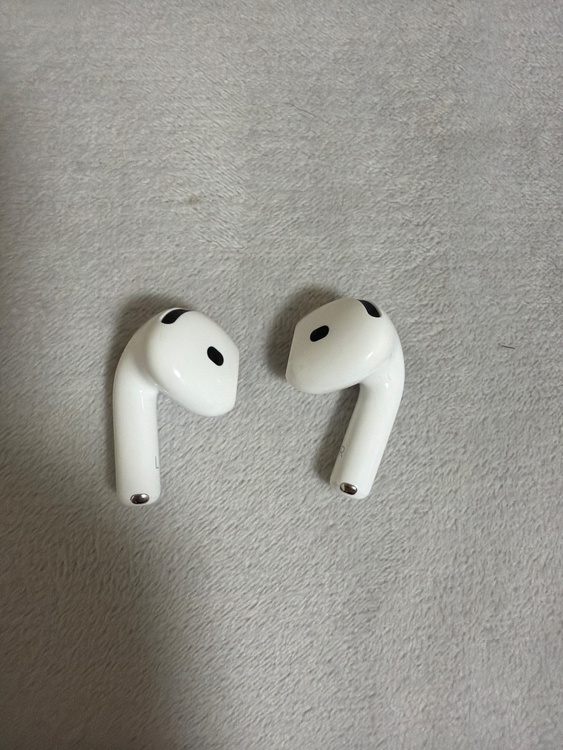 AirPods 4（オーディオ・スピーカー）の商品画像 - 査定依頼日：2026年6月18日 - 最高査定価格：9,000円