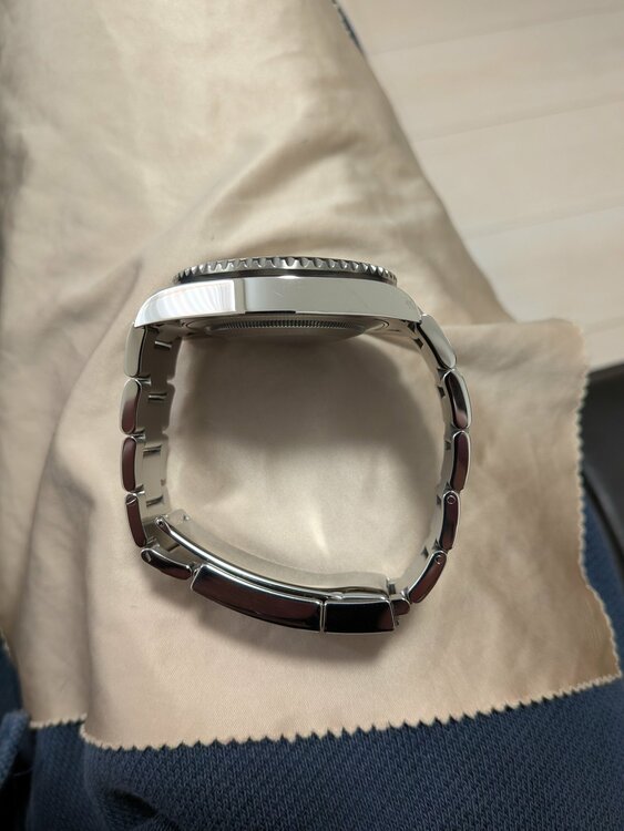 ロレックス GMTマスター 116710L（高級時計）の商品画像 - 査定依頼日：2026年4月24日 - 最高査定価格：2,120,000円