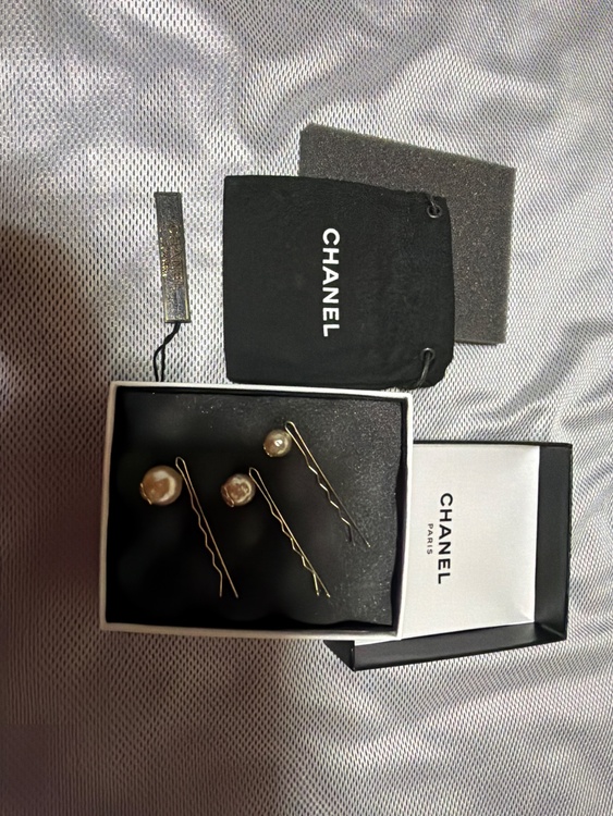 CHANEL（シャネル）のパール付きヘアピン3本セット（ブランド財布・小物）の商品画像 - 査定依頼日：2026年9月3日 - 最高査定価格：40,000円