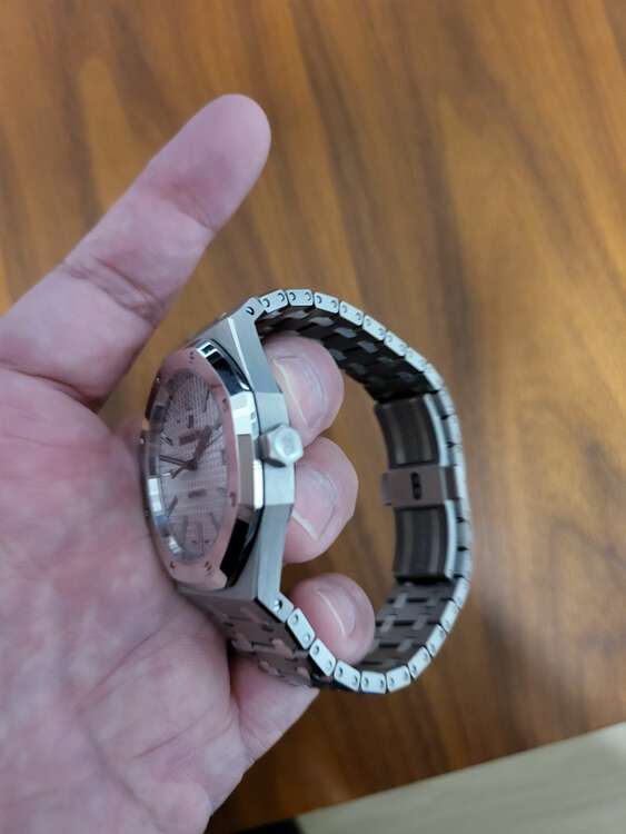 オーデマピゲ ロイヤルオーク 15403IP.OO.1220.IP.01（高級時計）の商品画像 - 査定依頼日：2025年3月31日 - 最高査定価格：6,650,000円