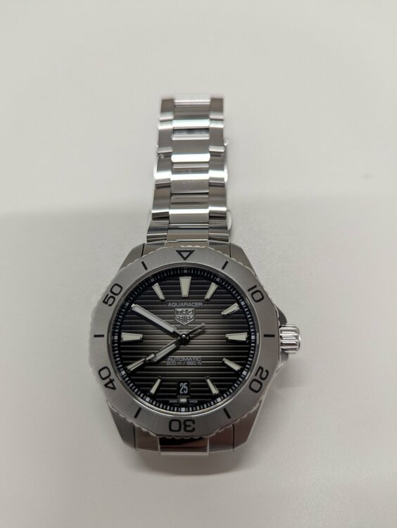 タグホイヤー アクアレーサー アクアレーサー プロフェッショナル 200　WBP2110.BA0627　ブラック　買（高級時計）の商品画像 - 査定依頼日：2026年2月9日 - 最高査定価格：240,000円