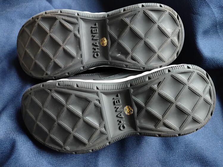 スニーカー（古着・ファッション）の商品画像 - 査定依頼日：2025年9月21日 - 最高査定価格：14,000円