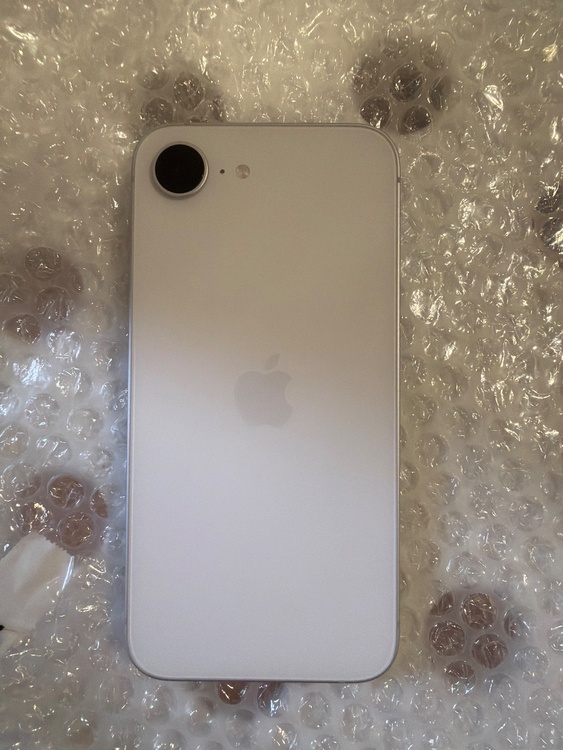 iPhone iPhone 16e 256GB Softbank（スマホ）の商品画像 - 査定依頼日：2026年9月3日 - 最高査定価格：72,000円
