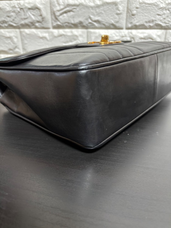 シャネル マドモアゼルチェーンショルダーバッグ ラムスキン ブラック/ゴールド金（ブランドバッグ）の商品画像 - 査定依頼日：2025年9月18日 - 最高査定価格：380,000円