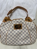 ダミエアズール（ブランドバッグ）の商品画像 - 査定依頼日：2025年12月10日 - 最高査定価格：150,000円