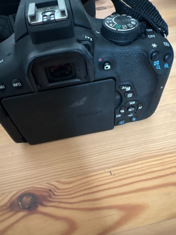 EOS kiss x8i（カメラ）の商品画像 - 査定依頼日：2026年10月5日 - 最高査定価格：20,000円