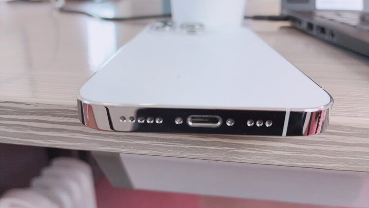 iPhone14pro 128GB シルバー（スマホ）の商品画像 - 査定依頼日：2025年5月30日 - 最高査定価格：69,000円