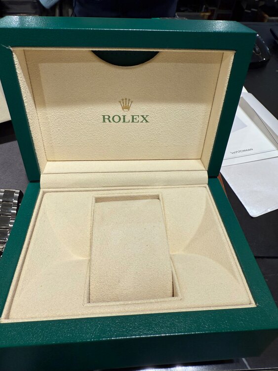 ロレックス GMTマスター 116710BLNR（高級時計）の商品画像 - 査定依頼日：2025年1月6日 - 最高査定価格：2,100,000円