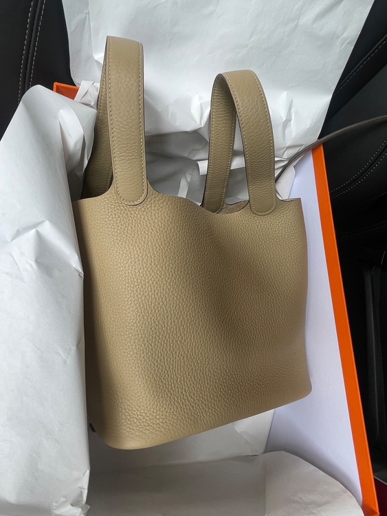 22サイズ（ブランドバッグ）の商品画像 - 査定依頼日：2025年9月4日 - 最高査定価格：550,000円