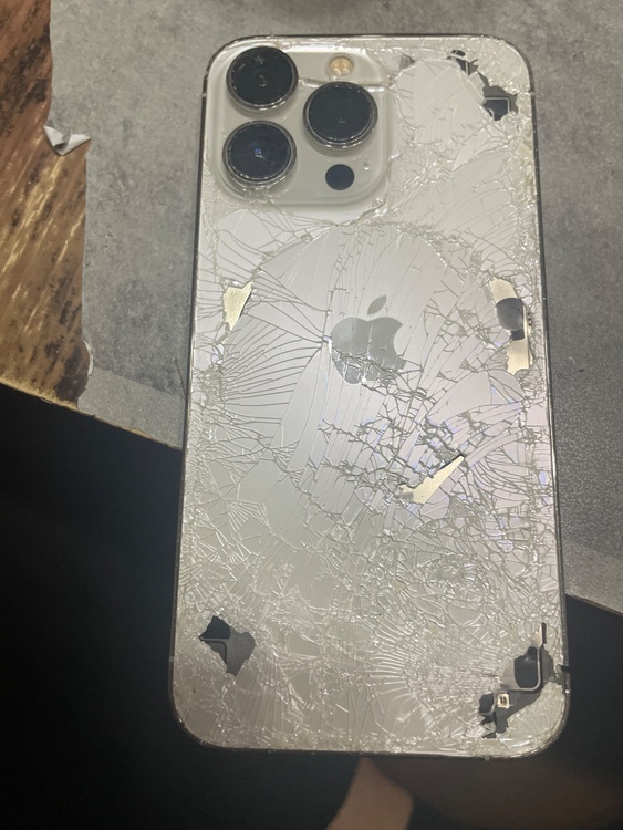 iPhone iPhone 12 64GB Softbank（スマホ）の商品画像 - 査定依頼日：2026年8月25日 - 最高査定価格：9,000円