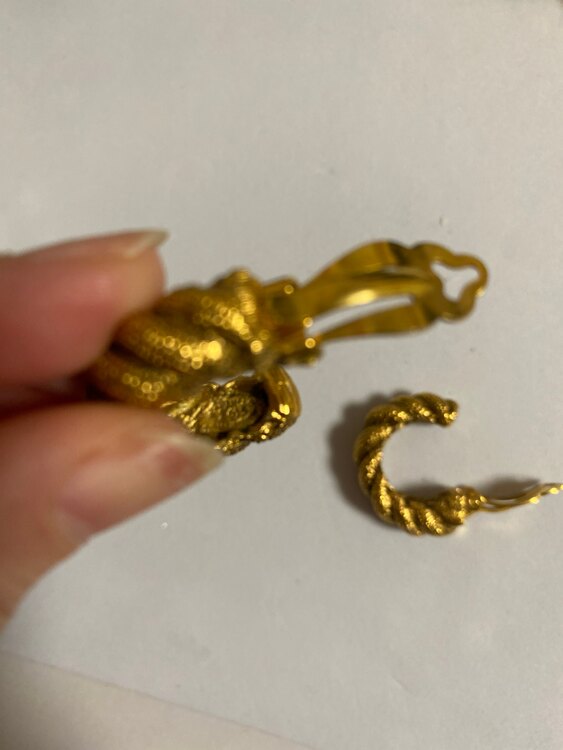 シャネル　フープイヤリング（ブランド財布・小物）の商品画像 - 査定依頼日：2025年2月2日 - 最高査定価格：25,000円