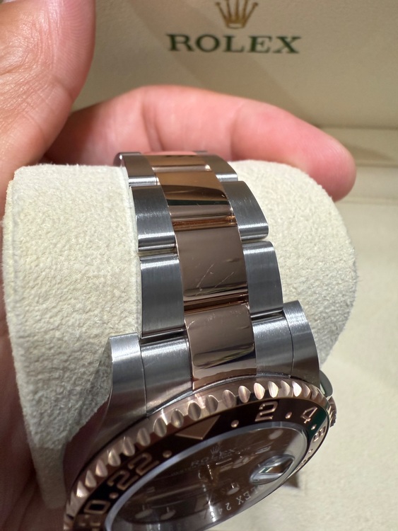 ロレックス GMTマスター 126711CHNr（高級時計）の商品画像 - 査定依頼日：2025年8月22日 - 最高査定価格：2,800,000円