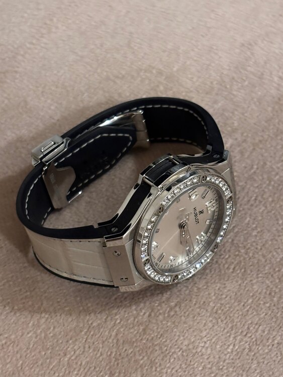 ウブロ ビックバン 361.SX.4310.LR.1204.JPN18（高級時計）の商品画像 - 査定依頼日：2025年4月10日 - 最高査定価格：750,000円