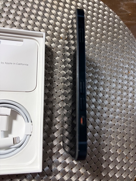 iPhone 13 128GB Softbank（スマホ）の商品画像 - 査定依頼日：2026年4月28日 - 最高査定価格：36,000円