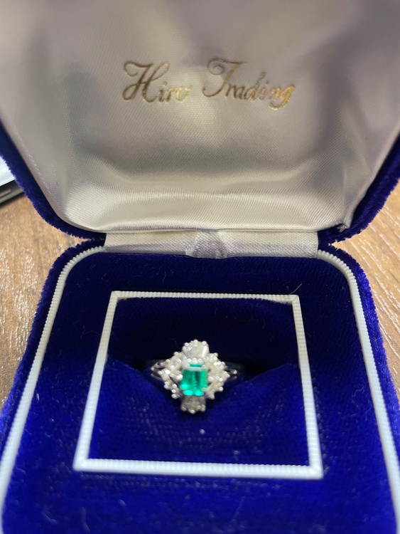 エメラルドダイアリング（宝石）の商品画像 - 査定依頼日：2026年3月25日 - 最高査定価格：200,000円