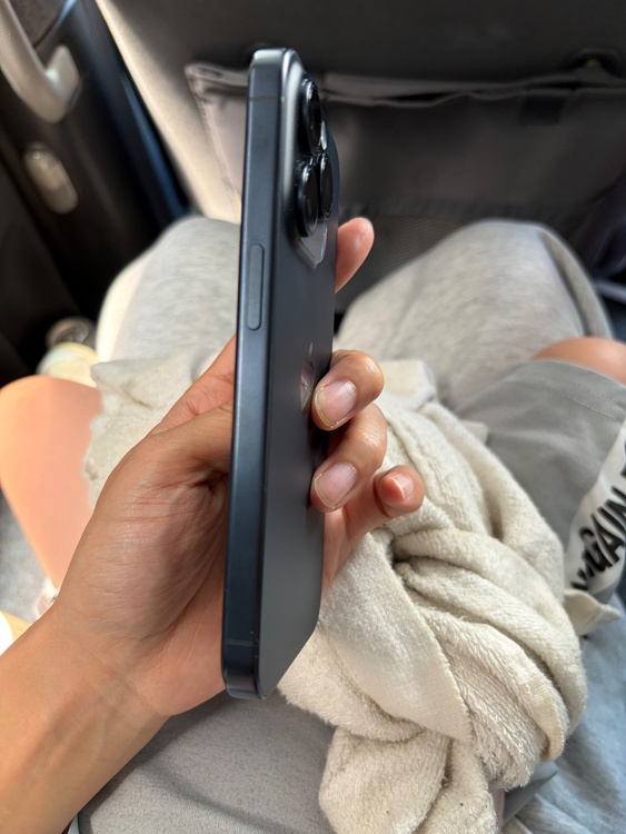 iPhone iPhone 15 Pro 256GB au（スマホ）の商品画像 - 査定依頼日：2026年7月20日 - 最高査定価格：81,000円
