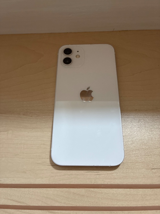 iPhone 12 128GB au（スマホ）の商品画像 - 査定依頼日：2026年4月10日 - 最高査定価格：17,000円