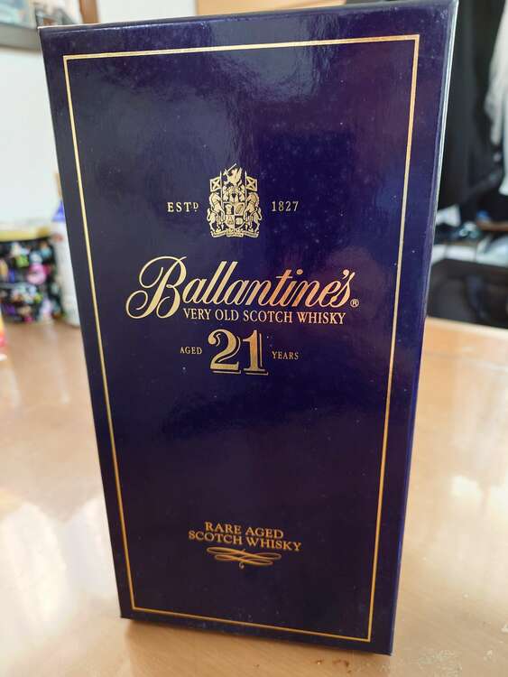 ウイスキー バランタイン （お酒）の商品画像 - 査定依頼日：2025年3月23日 - 最高査定価格：5,000円