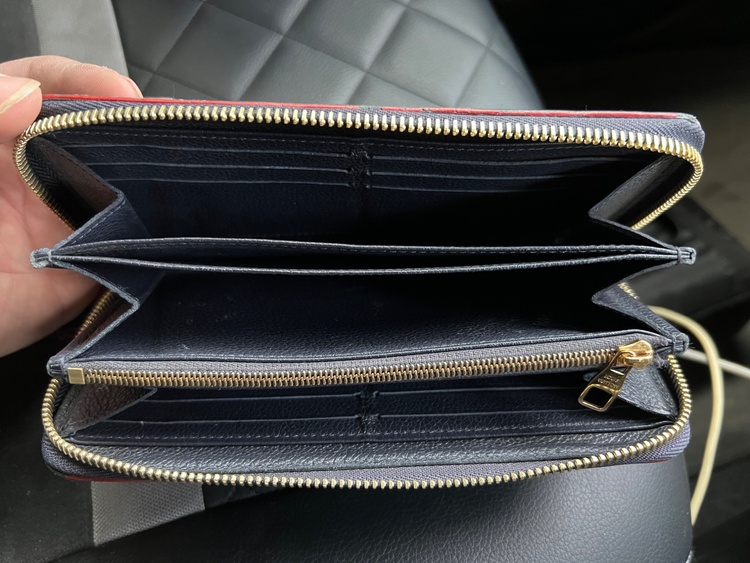 ルイヴィトン アンプラント ジッピーウォレット m62121（ブランド財布・小物）の商品画像 - 査定依頼日：2026年1月31日 - 最高査定価格：100,000円