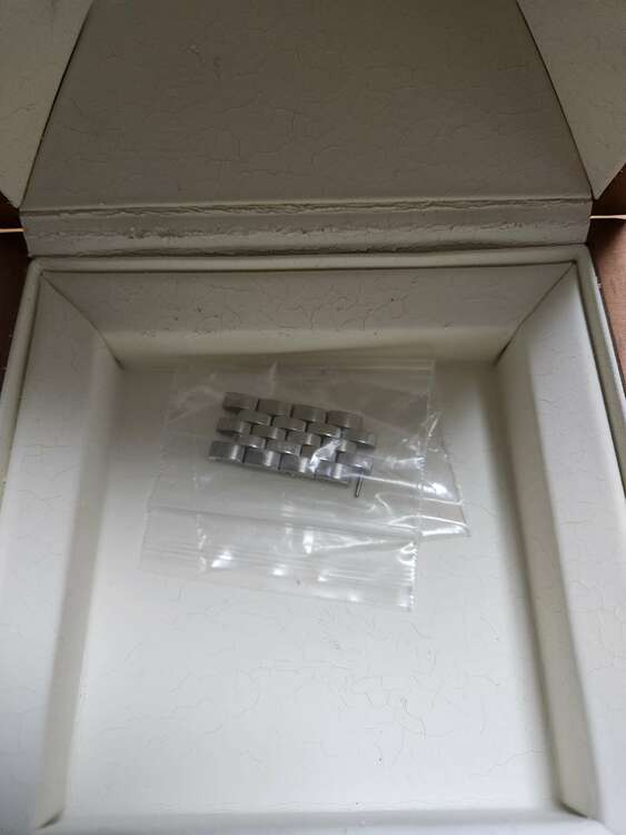 ゼニス エルプリメロ 02.0501.400/01（高級時計）の商品画像 - 査定依頼日：2025年3月29日 - 最高査定価格：240,000円