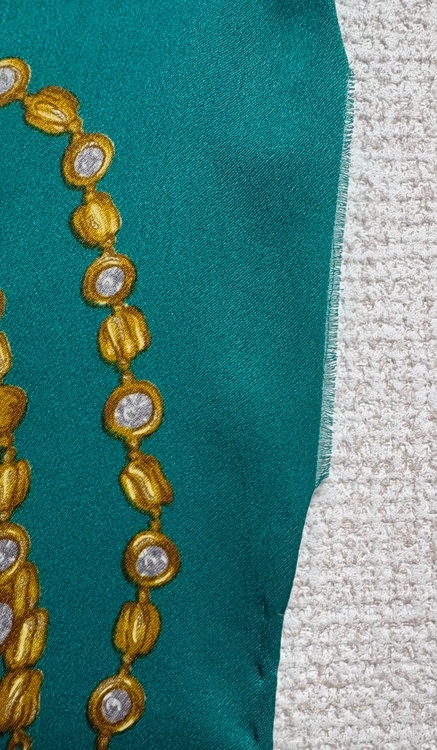 スカーフ大判 チェーン柄（古着・ファッション）の商品画像 - 査定依頼日：2026年2月1日 - 最高査定価格：7,000円