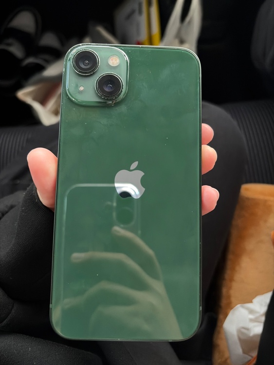 iPhone 13 128GB au（スマホ）の商品画像 - 査定依頼日：2026年4月2日 - 最高査定価格：28,000円