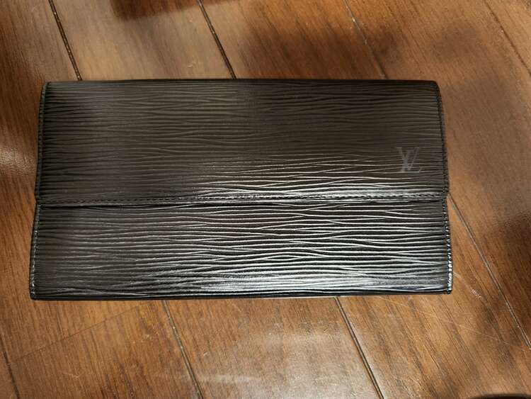エピ　黒（ブランド財布・小物）の商品画像 - 査定依頼日：2025年5月28日 - 最高査定価格：6,000円