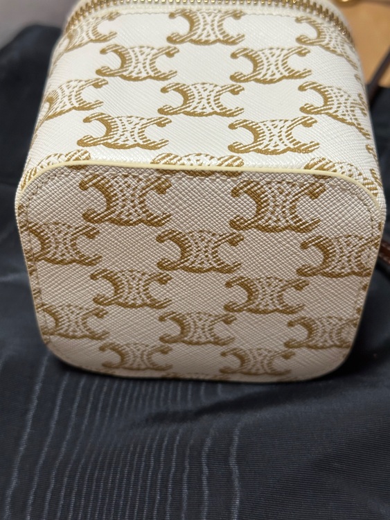 セリーヌ  （ブランドバッグ）の商品画像 - 査定依頼日：2025年6月18日 - 最高査定価格：100,000円