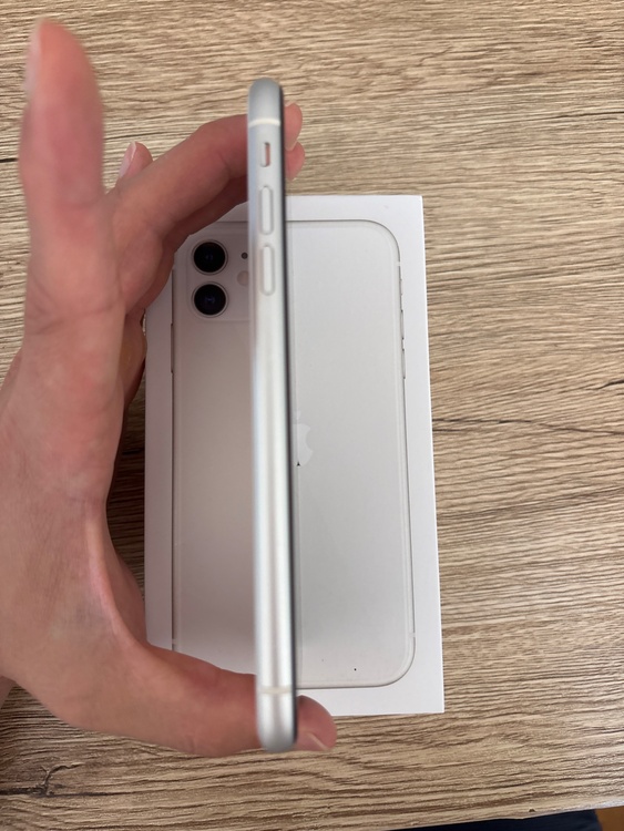 iPhone11（スマホ）の商品画像 - 査定依頼日：2026年6月14日 - 最高査定価格：20,500円