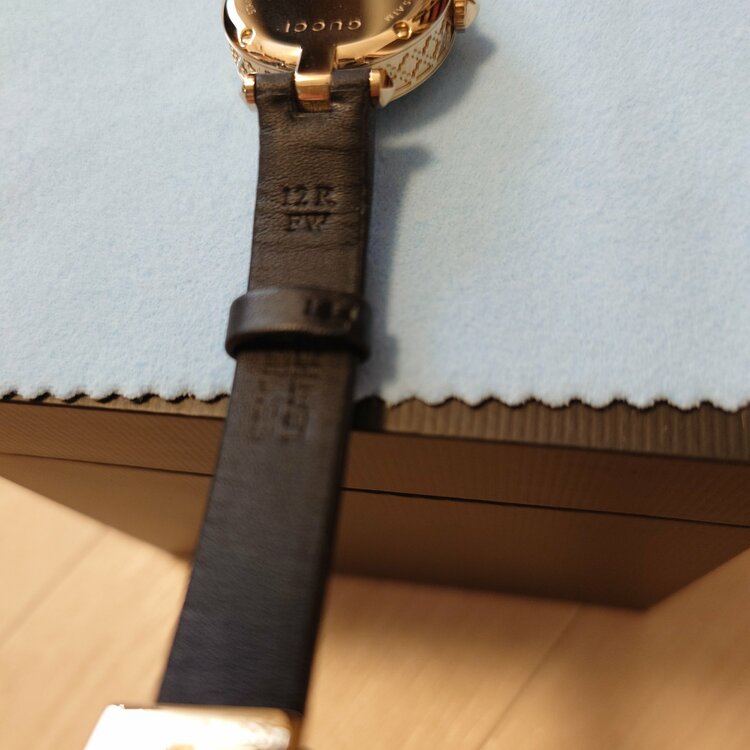 GUCCI レディース腕時計 141.5 ゴールド ブラック（高級時計）の商品画像 - 査定依頼日：2026年10月9日 - 最高査定価格：100,000円