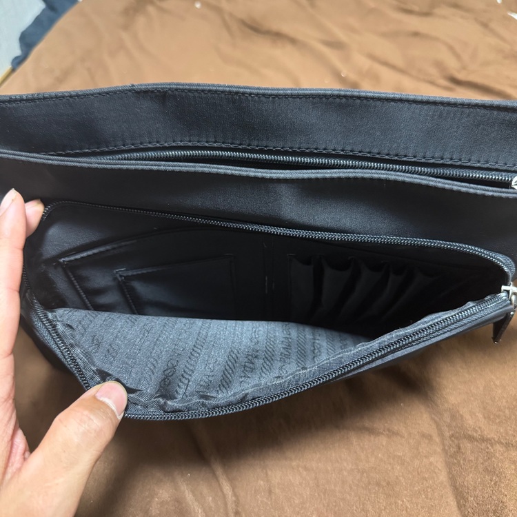 プラダ  （ブランドバッグ）の商品画像 - 査定依頼日：2025年6月11日 - 最高査定価格：50,000円