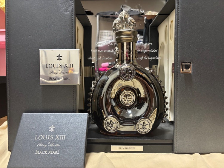 ブランデー レミーマルタン （お酒）の商品画像 - 査定依頼日：2026年3月28日 - 最高査定価格：1,300,000円