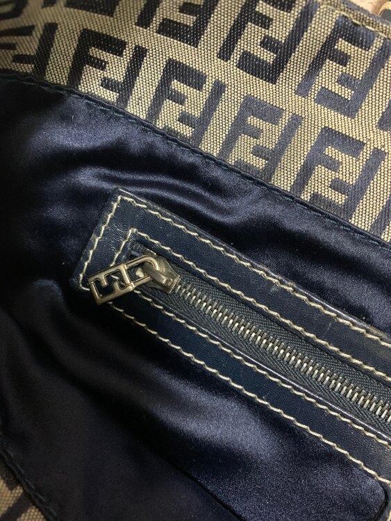 フェンディ  （ブランドバッグ）の商品画像 - 査定依頼日：2025年1月7日 - 最高査定価格：15,000円