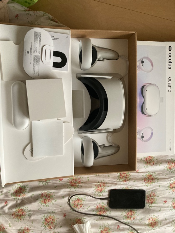 Oculus quest 2（ゲーム機本体・ゲームソフト）の商品画像 - 査定依頼日：2026年6月30日 - 最高査定価格：13,100円