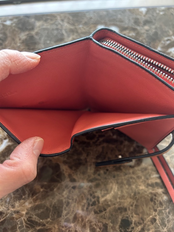 トライフォールドウォレット　グレー／ピンク（ブランド財布・小物）の商品画像 - 査定依頼日：2025年12月17日 - 最高査定価格：12,000円