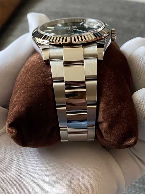 デイトジャスト41 ミントグリーン　フルテッドベゼル　オイスターブレス（高級時計）の商品画像 - 査定依頼日：2025年9月11日 - 最高査定価格：2,150,000円