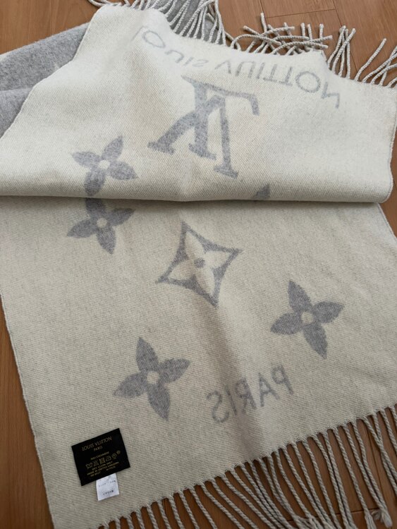 マフラー（古着・ファッション）の商品画像 - 査定依頼日：2025年2月20日 - 最高査定価格：50,000円