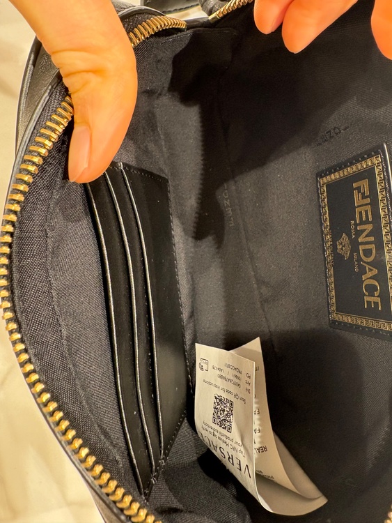 フェンダーチェ　カメラショルダーバッグ（ブランドバッグ）の商品画像 - 査定依頼日：2026年3月3日 - 最高査定価格：90,000円
