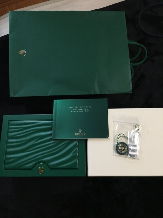 ロレックス シードゥエラー M126600-00（高級時計）の商品画像 - 査定依頼日：2025年5月7日 - 最高査定価格：1,750,000円