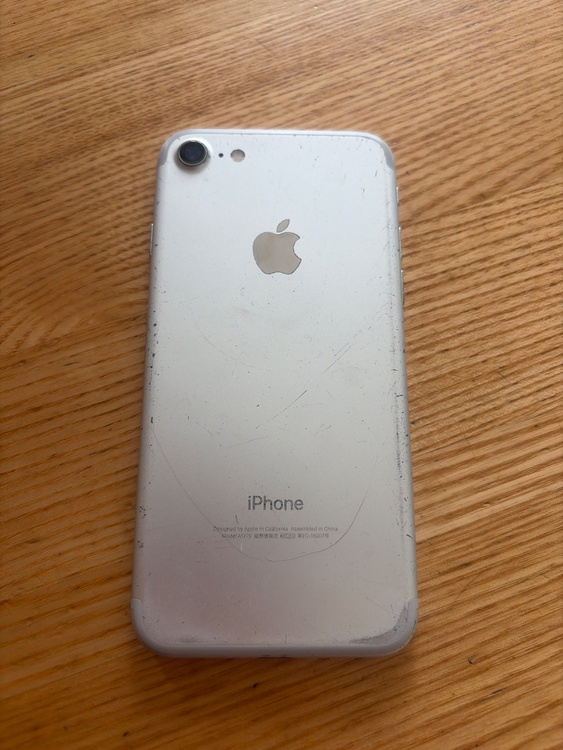 iPhone（スマホ）の商品画像 - 査定依頼日：2026年9月26日 - 最高査定価格：3,500円