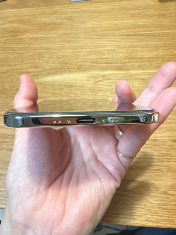 iPhone iPhone Air 256GB SIMフリー（スマホ）の商品画像 - 査定依頼日：2026年9月14日 - 最高査定価格：103,000円