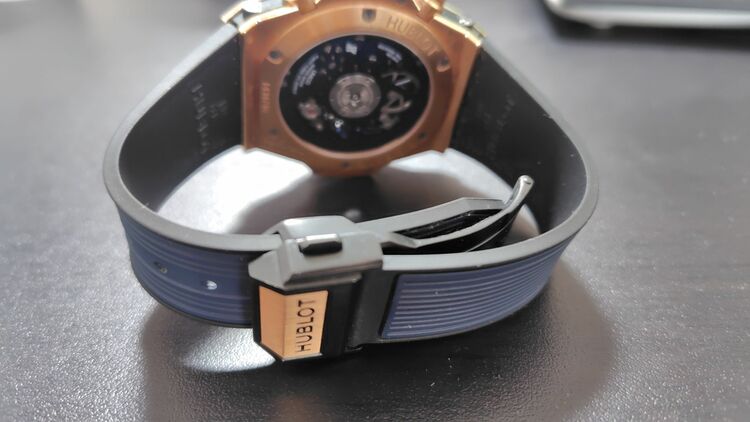 ビッグバンウニコ キングゴールド ブルー（高級時計）の商品画像 - 査定依頼日：2025年8月28日 - 最高査定価格：2,500,000円