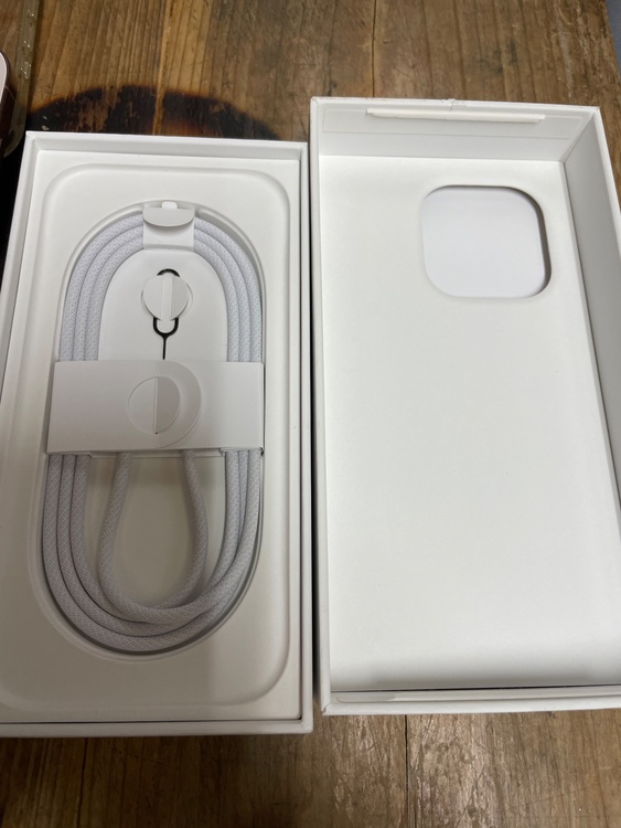 iPhone 16 Pro 256GB SIMフリー（スマホ）の商品画像 - 査定依頼日：2026年3月24日 - 最高査定価格：116,000円