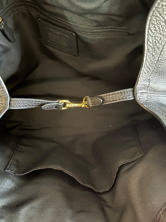 coach カバン（ブランドバッグ）の商品画像 - 査定依頼日：2025年10月30日 - 最高査定価格：5,000円